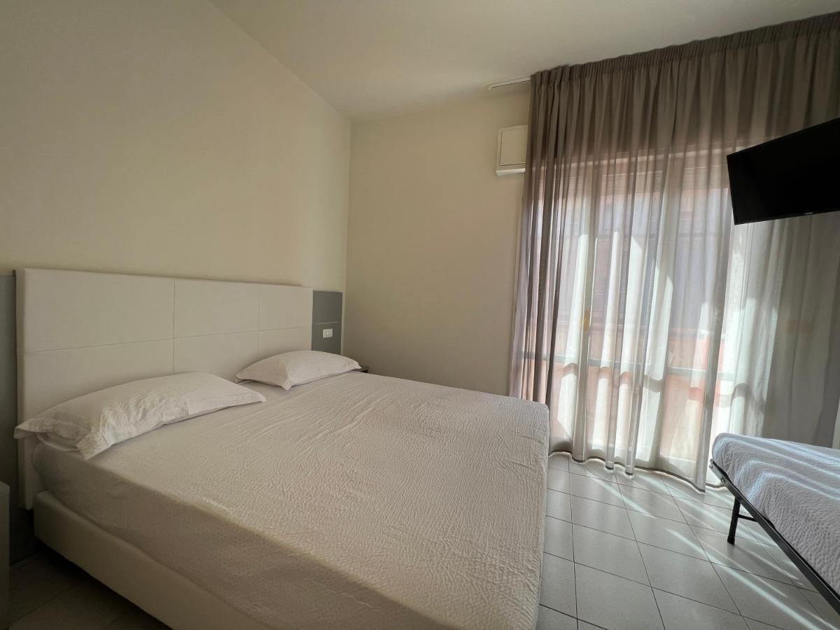 Aron Hotel Rimini Exterior foto